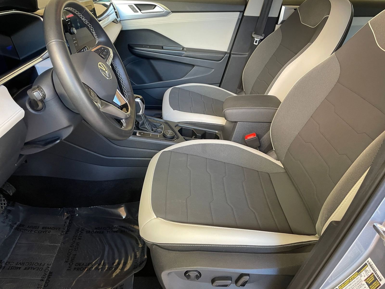 Used 2025 Volkswagen Taos SE image 36