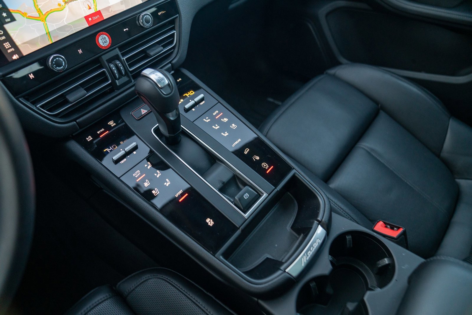 Certified 2025 Porsche Macan image 21