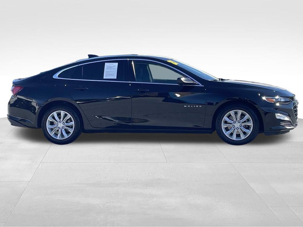 Used 2021 Chevrolet Malibu LT image 2