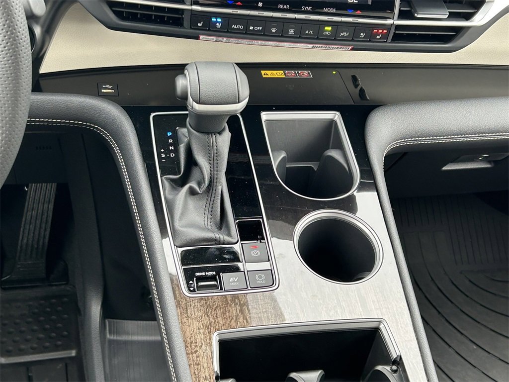 Used 2026 Toyota Sienna Limited image 23