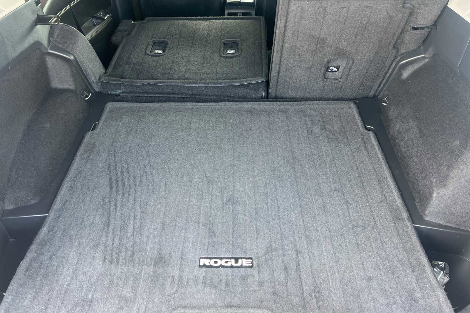 Used 2023 Nissan Rogue SV w/ SV Premium B Package image 16