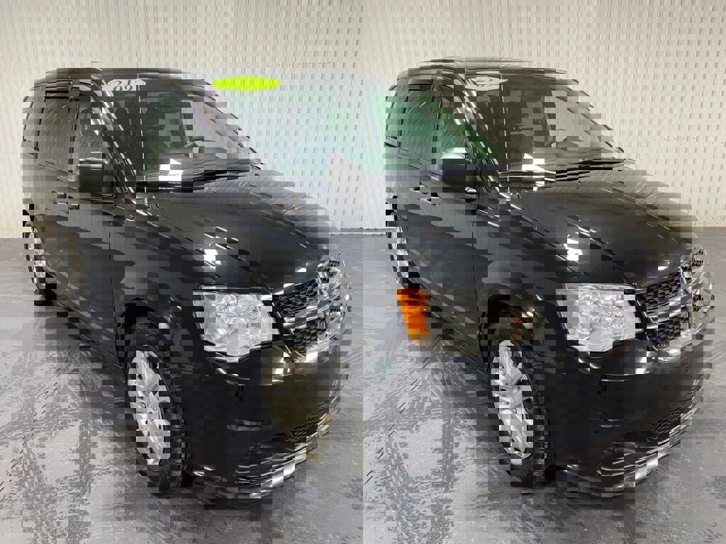 Used 2019 Dodge Grand Caravan SE image 2