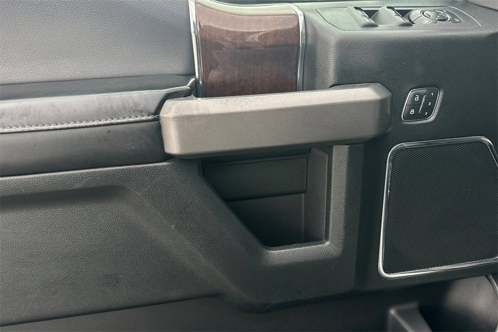 Used 2016 Ford F150 Platinum w/ Equipment Group 701A Luxury image 11