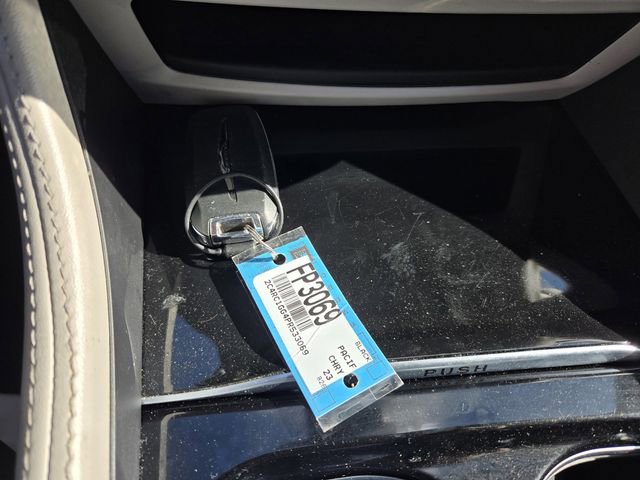 Used 2023 Chrysler Pacifica Limited image 22