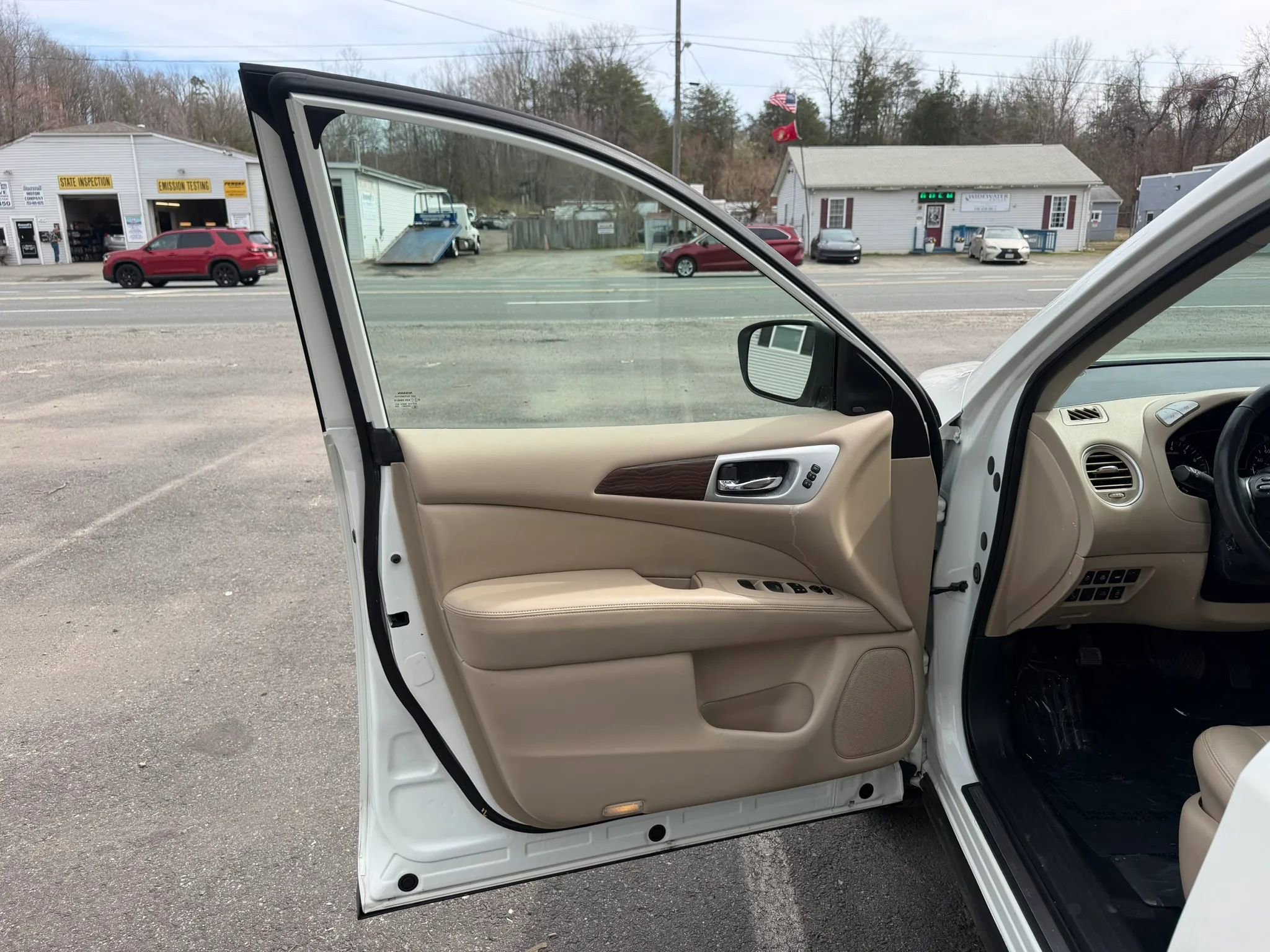 Used 2020 Nissan Pathfinder Platinum image 27