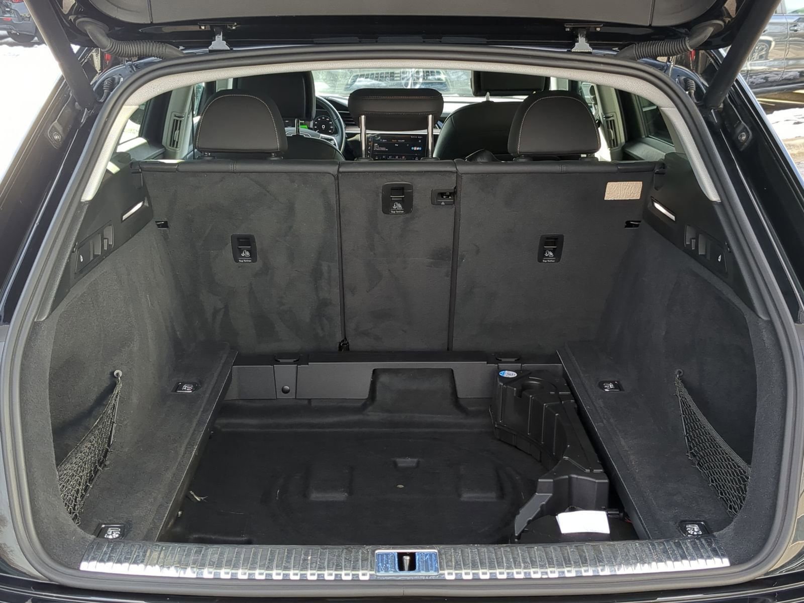 Used 2019 Audi e-tron Premium Plus image 37