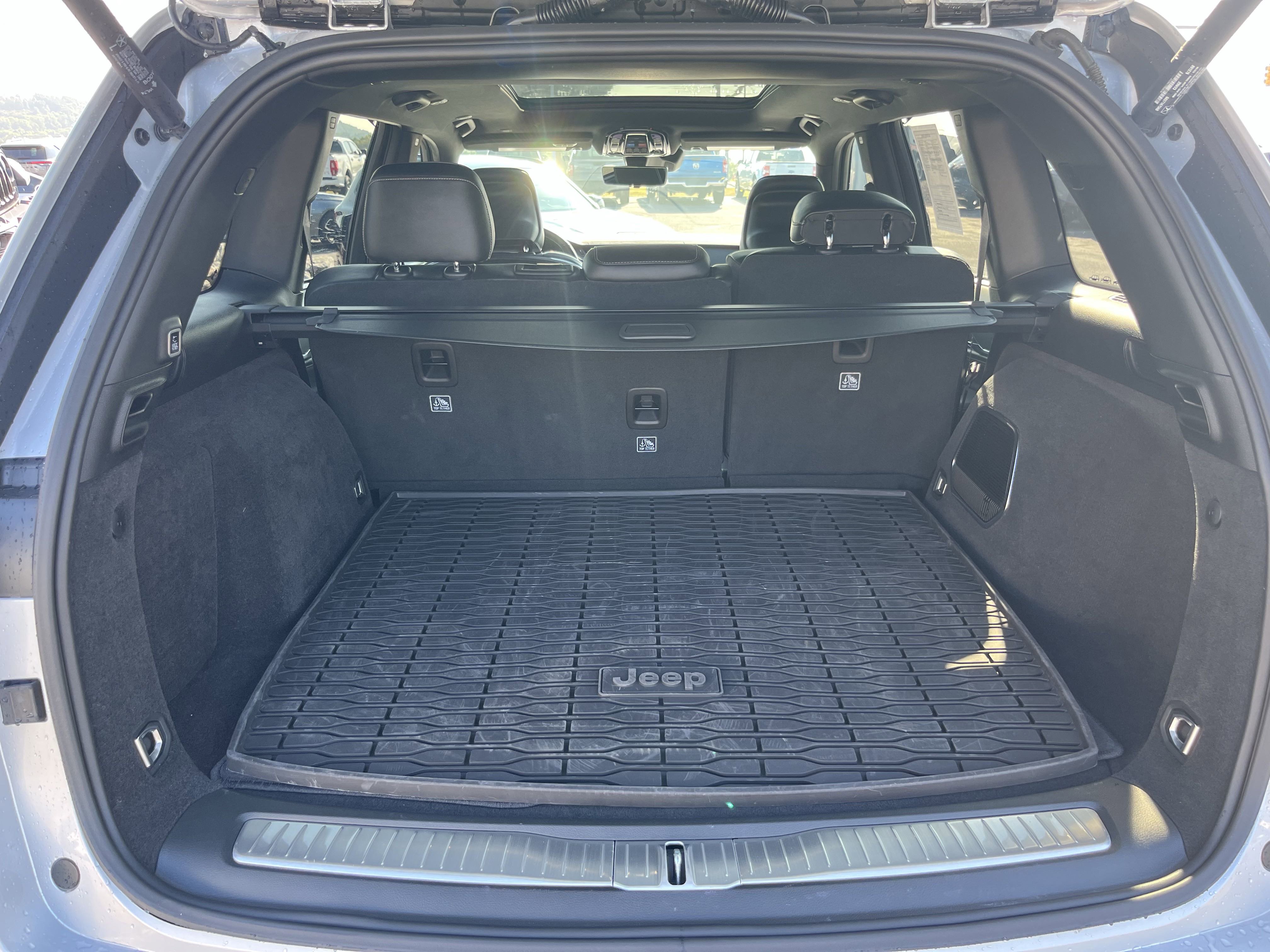 Used 2024 Jeep Grand Cherokee Overland w/ Advanced Protech Group III image 5