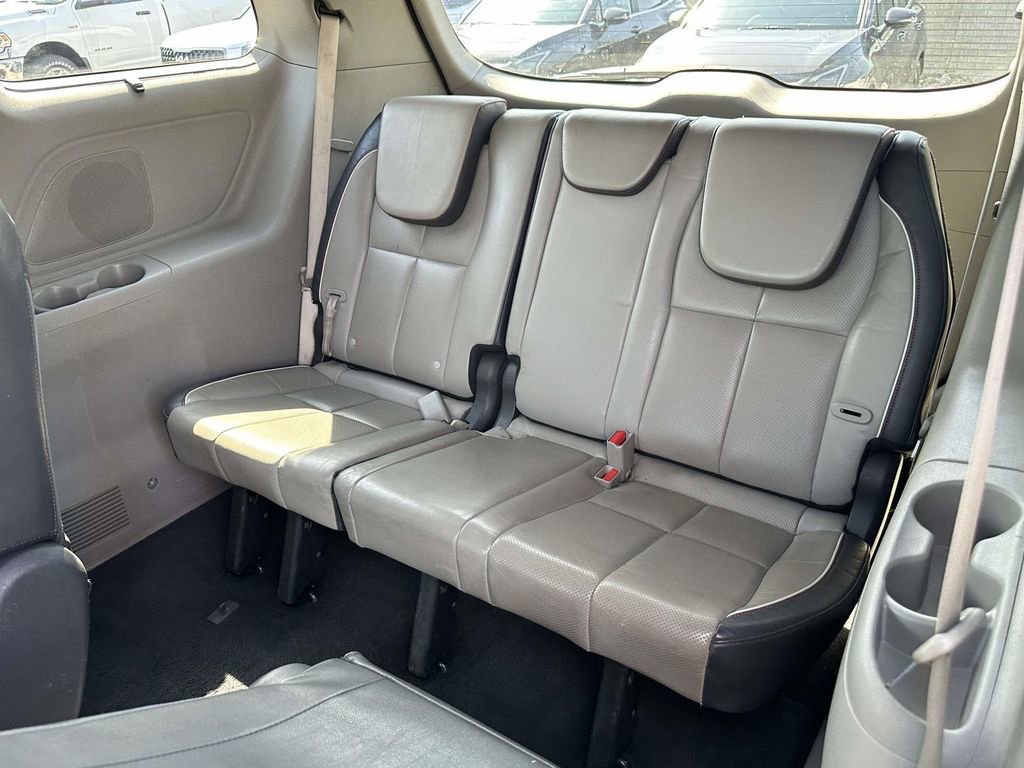 Used 2017 Kia Sedona LX w/ LX Essentials Premium Package image 10