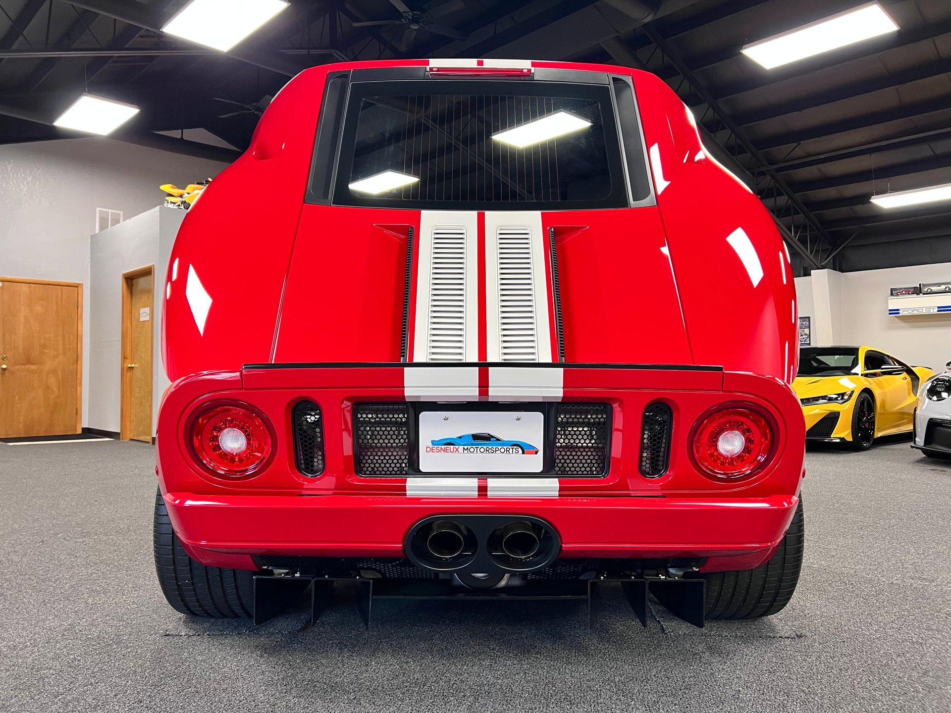 Used 2005 Ford GT RWD image 11