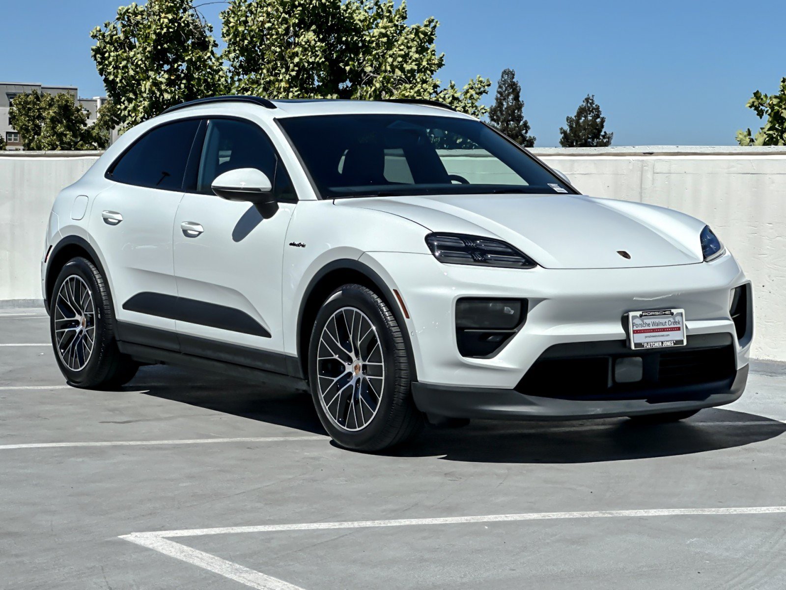 Used 2025 Porsche Macan 4 Electric AWD/4WD image 10
