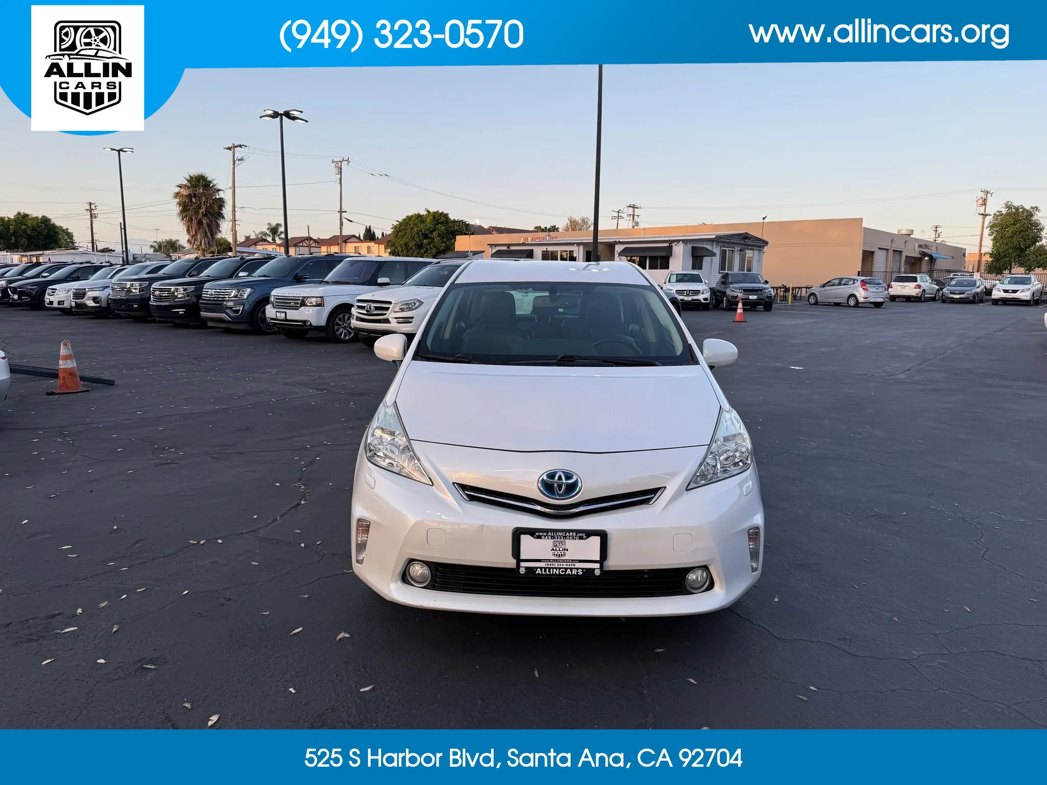 Used 2014 Toyota Prius V Five FWD image 2