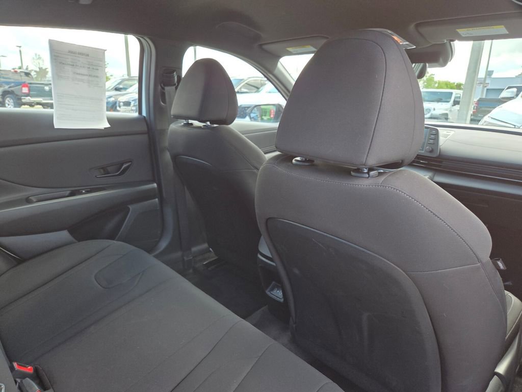 Used 2025 Hyundai Elantra Sport FWD image 12