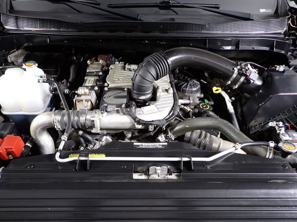Used 2016 Nissan Titan SL image 11