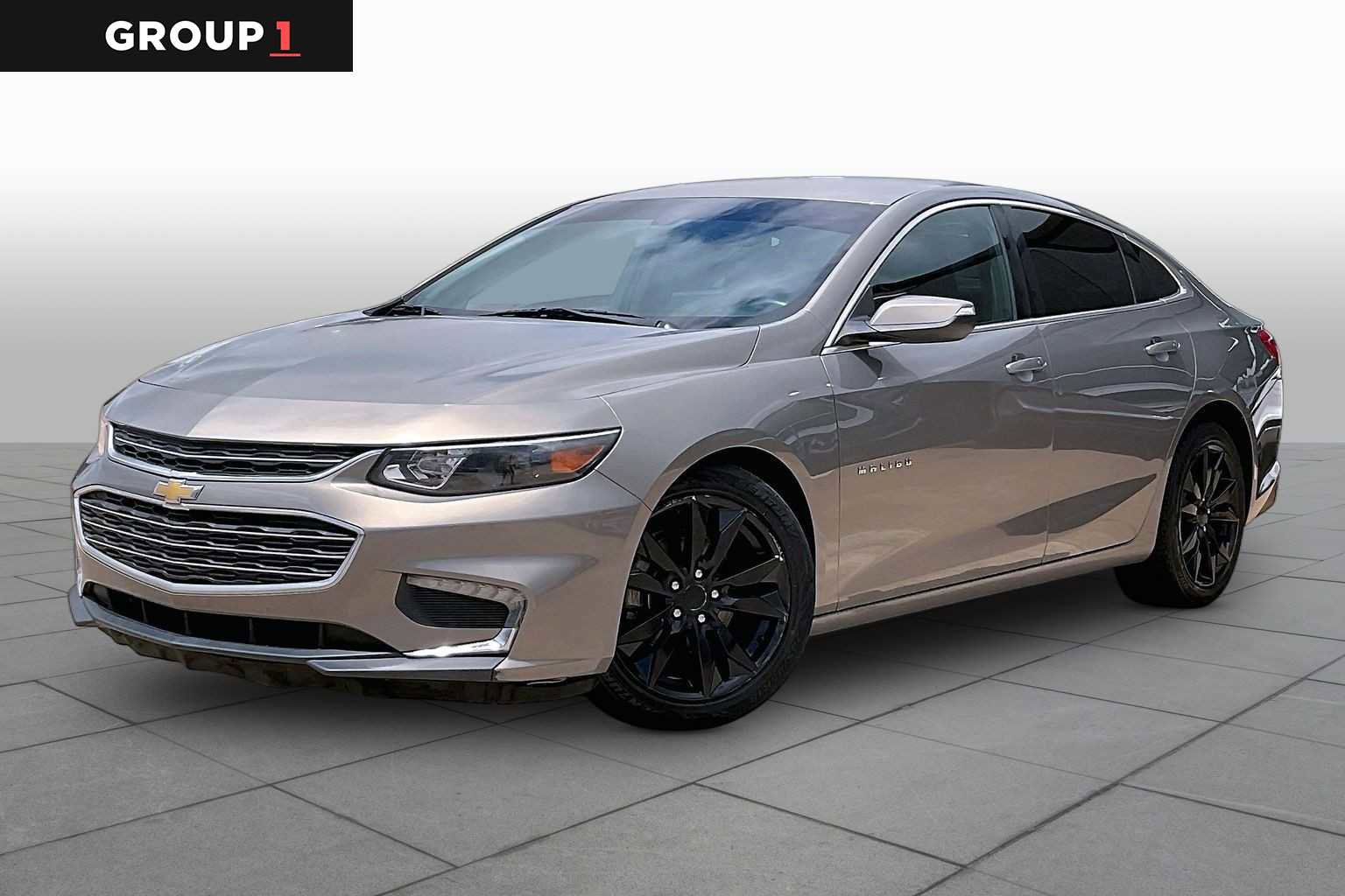 Used 2017 Chevrolet Malibu LT FWD image 1