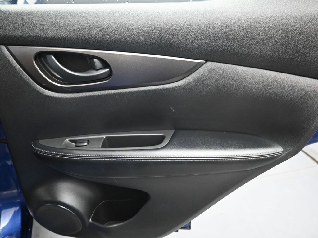 Used 2022 Nissan Rogue Sport S image 25