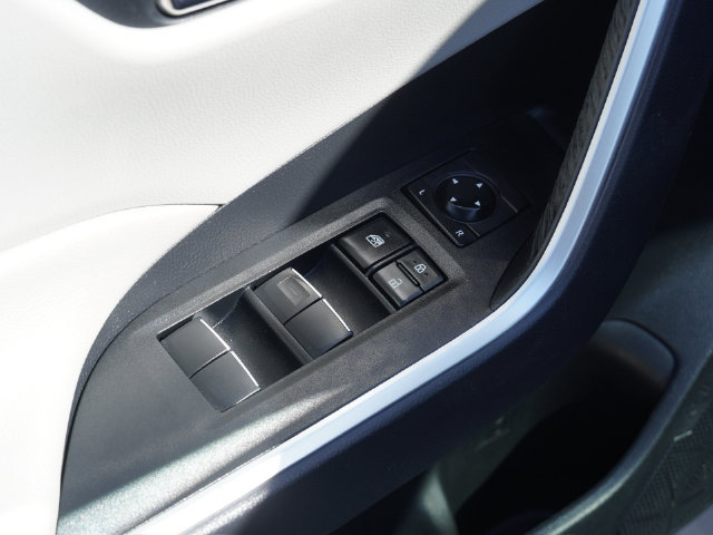 Used 2019 Toyota RAV4 XLE Premium FWD image 32
