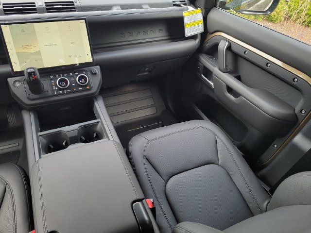 New 2026 Land Rover Defender 110 X-Dynamic SE AWD/4WD image 16