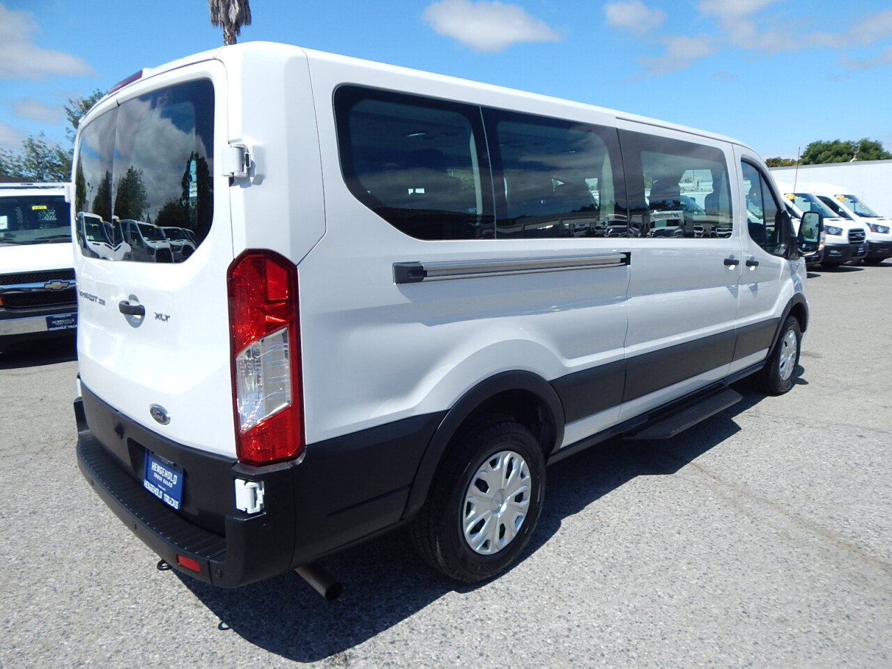 Used 2023 Ford Transit 350 XLT RWD image 8