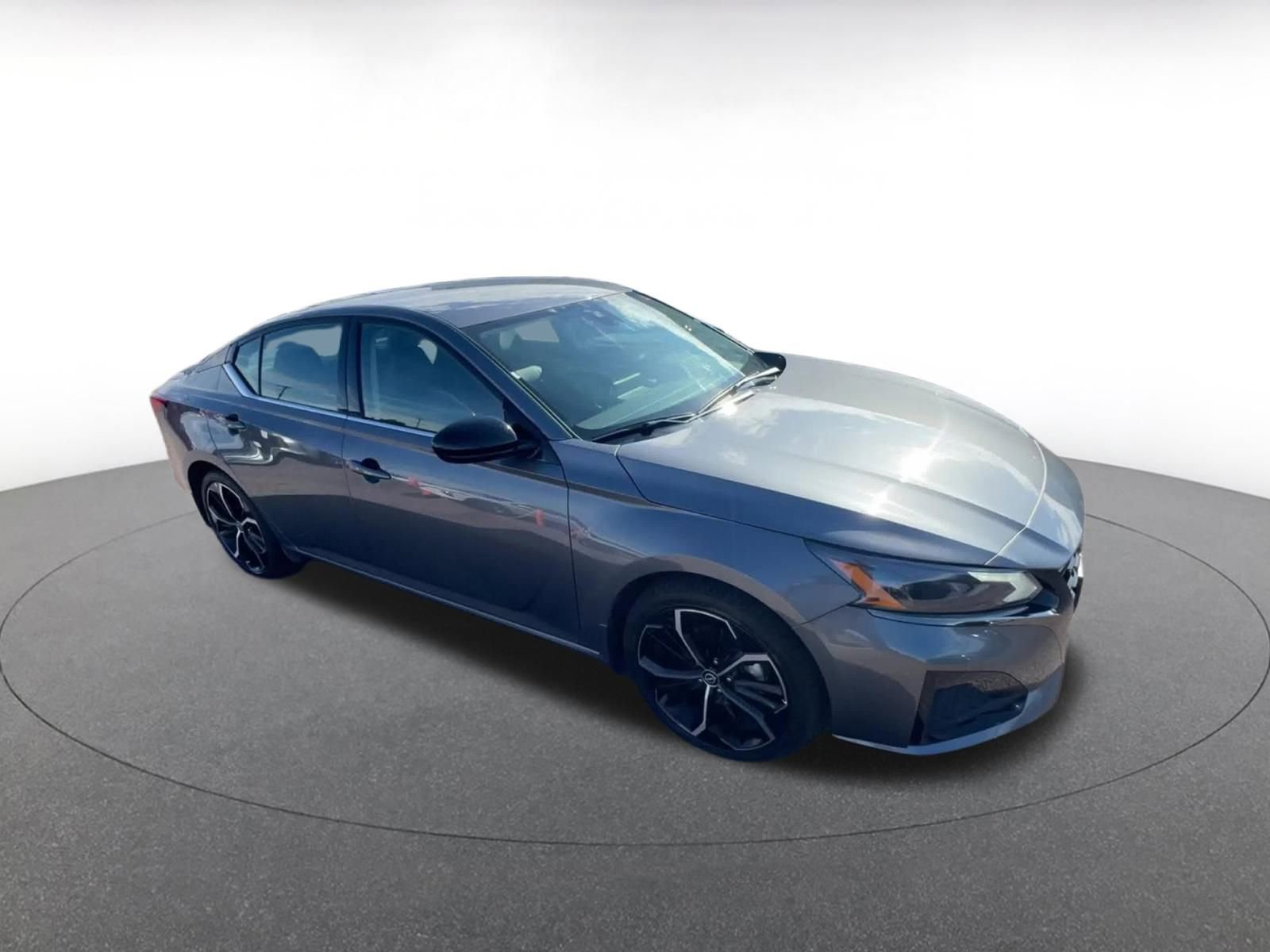 Used 2025 Nissan Altima 2.5 SR image 2