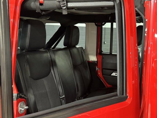 Used 2015 Jeep Wrangler Unlimited Sahara image 10