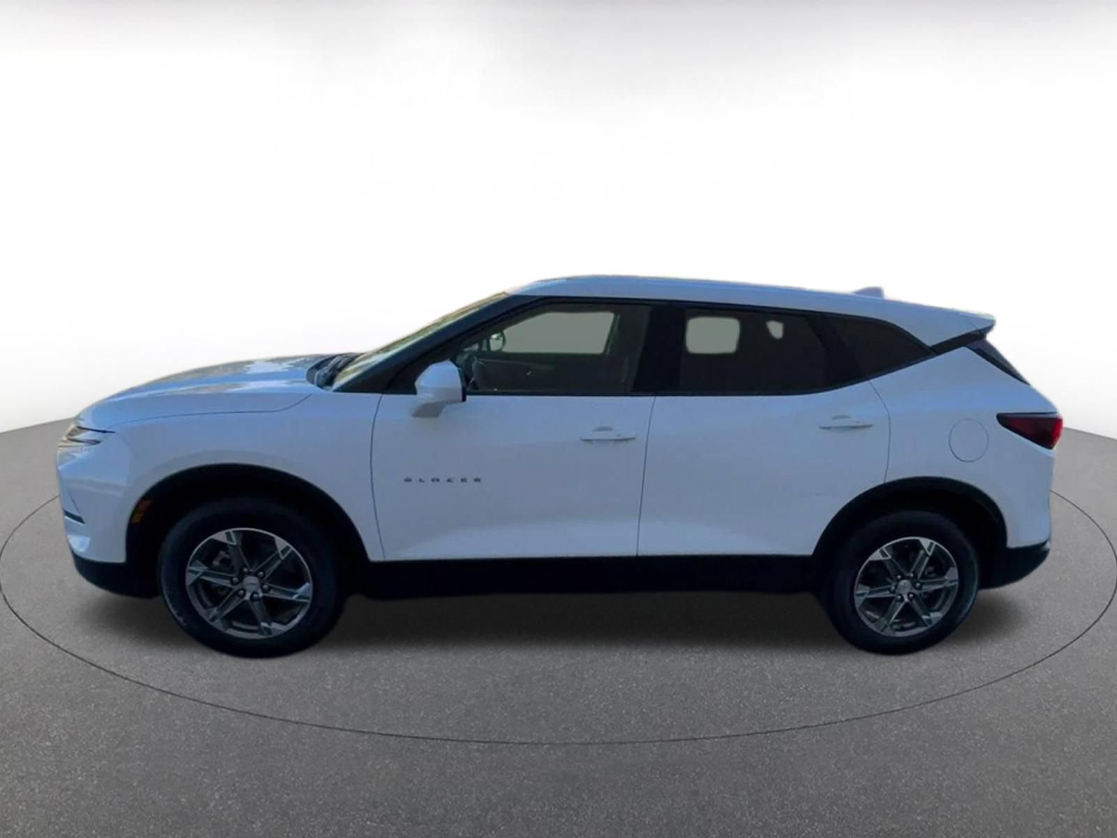 Used 2026 Chevrolet Blazer LT FWD image 9