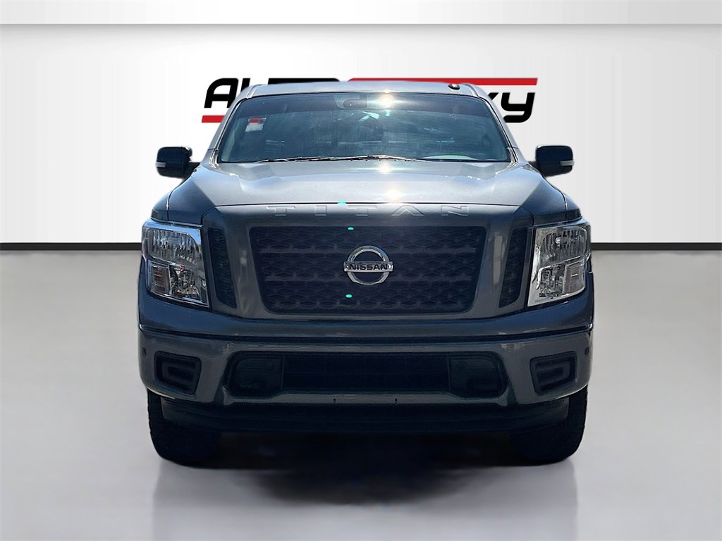 Used 2019 Nissan Titan SV w/ SV Convenience Package image 2