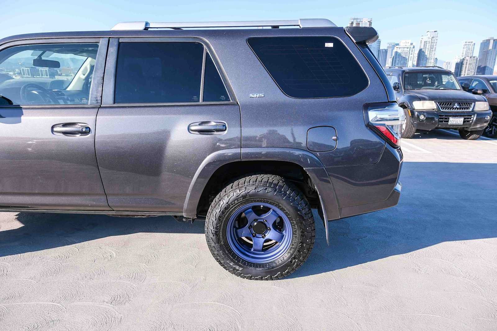 Used 2017 Toyota 4Runner SR5 AWD/4WD image 8