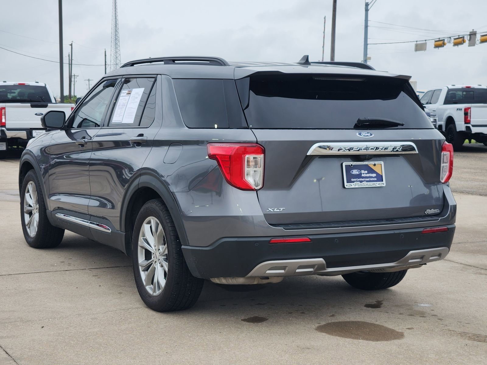Used 2022 Ford Explorer XLT w/ Equipment Group 202A RWD image 4