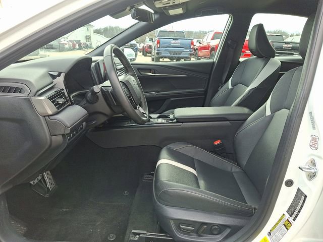 Used 2025 Toyota Camry SE FWD image 14