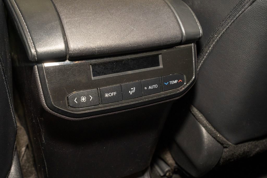 Used 2024 Toyota Highlander XLE image 8