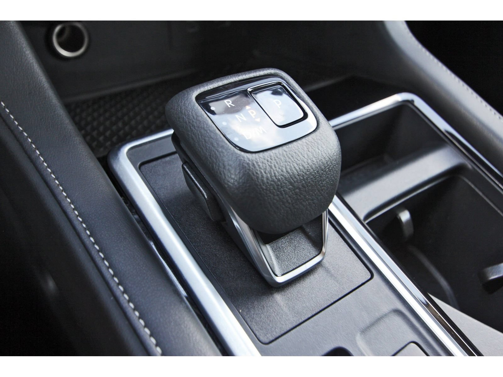 Certified 2025 Nissan Pathfinder SV FWD image 28