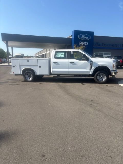 New 2026 Ford F250 XL w/ XL Chrome Package AWD/4WD image 4