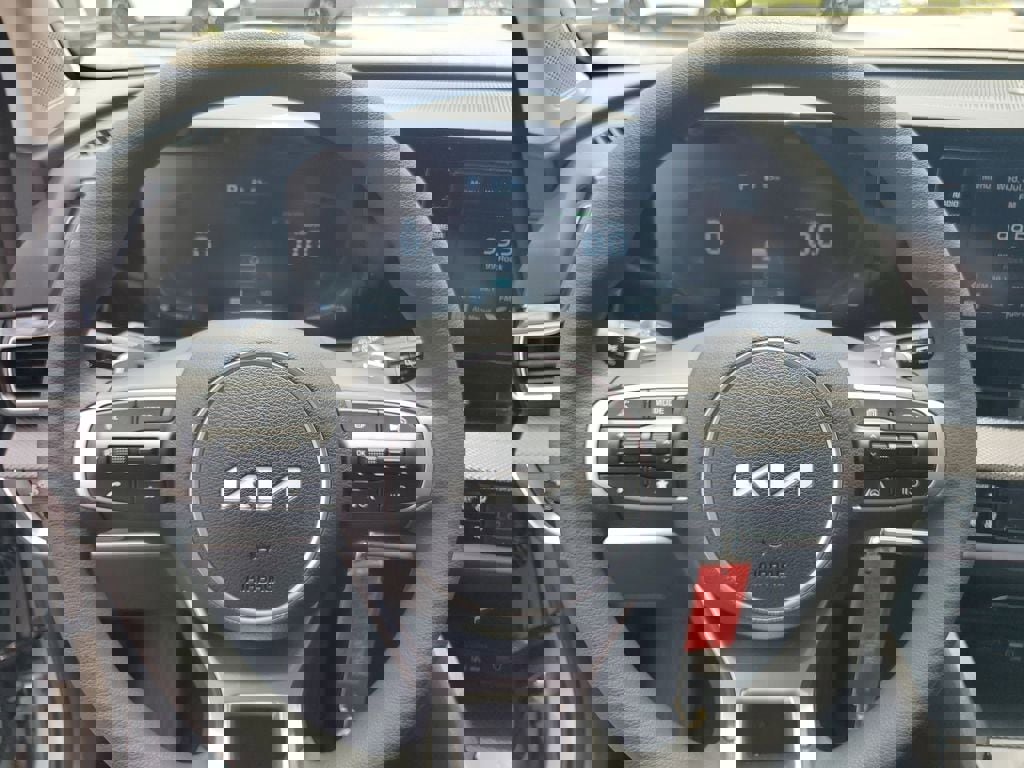 New 2025 Kia Sportage LX FWD image 10