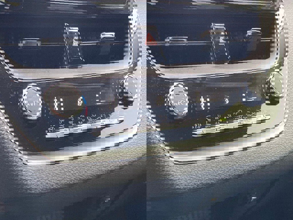 Used 2025 Toyota Corolla LE image 20