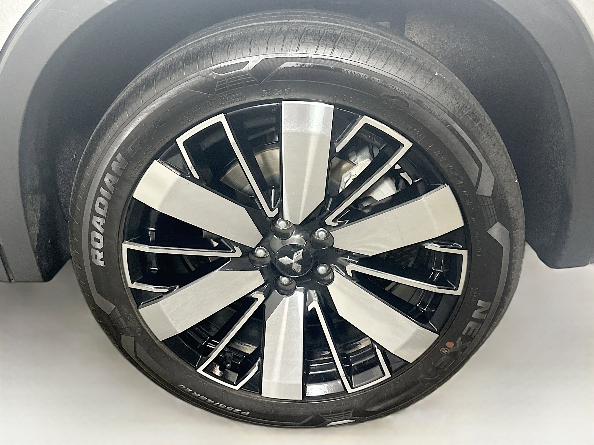 Used 2025 Mitsubishi Outlander SE image 11