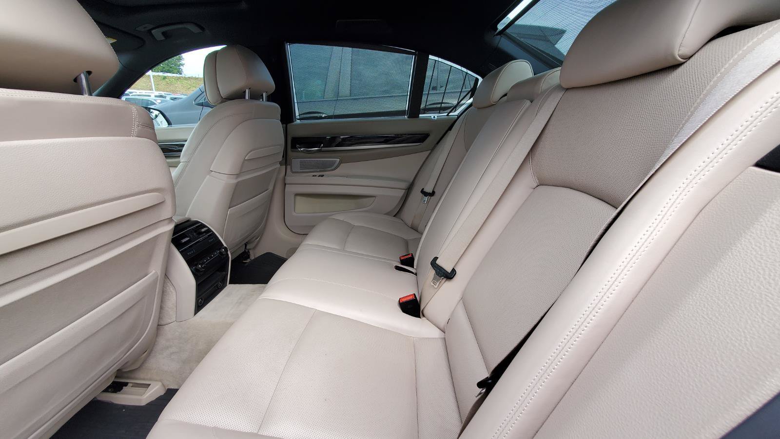 Used 2013 BMW 750i RWD image 5