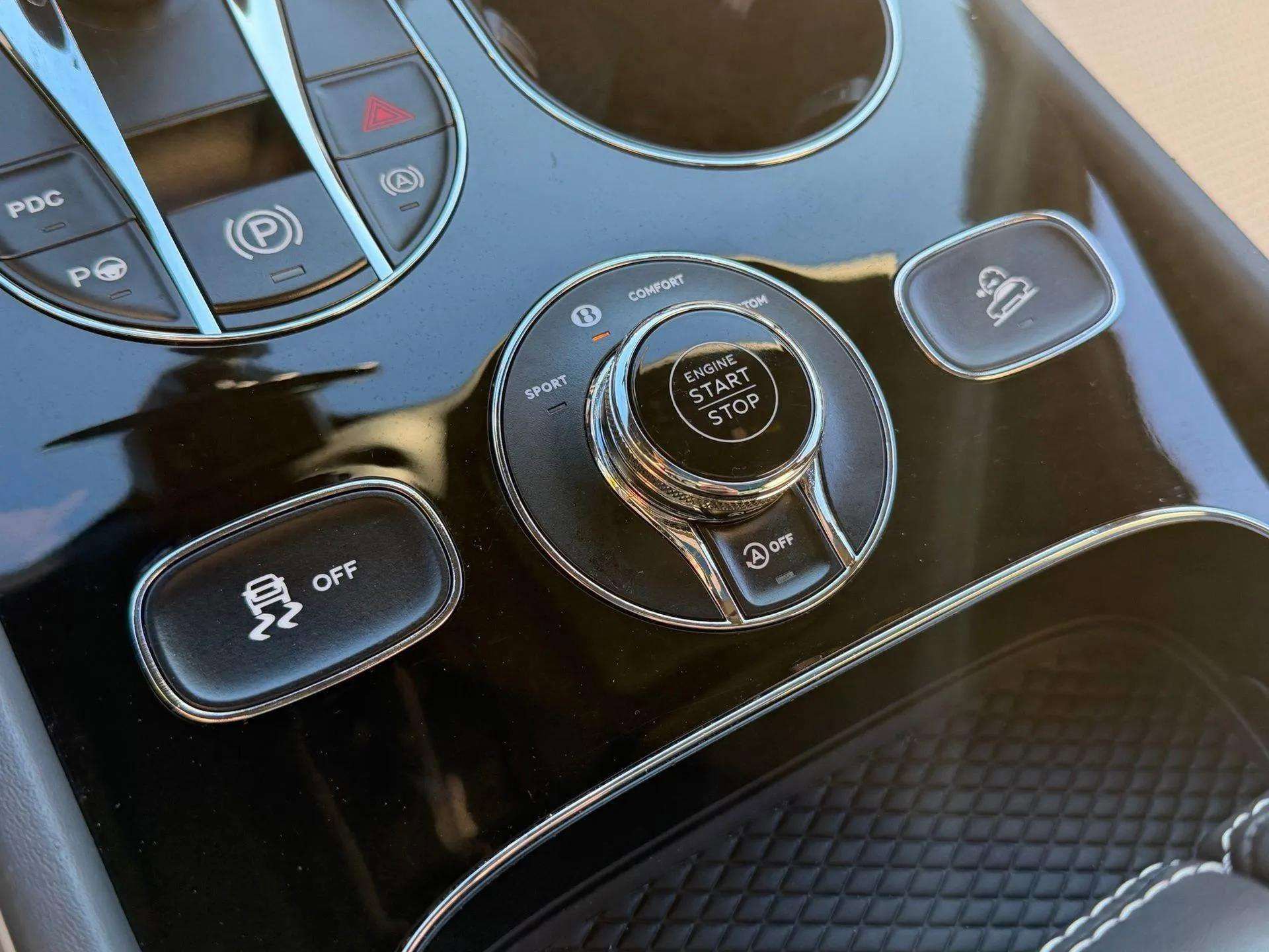 Certified 2022 Bentley Bentayga image 38