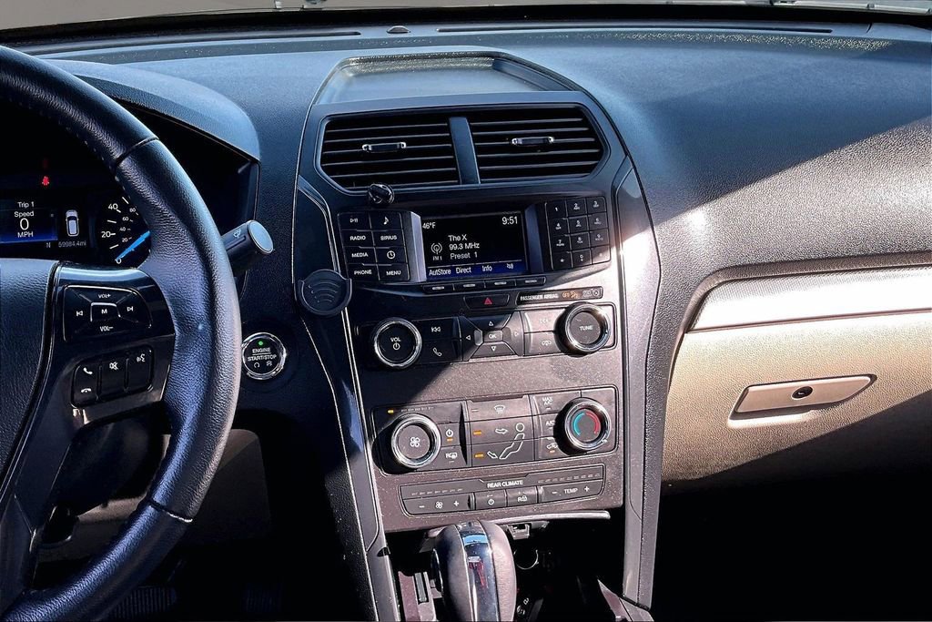 Used 2019 Ford Explorer XLT image 6