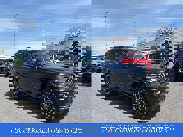 Used 2020 Jeep Grand Cherokee Laredo w/ 18" Wheel & 8.4" Radio Group AWD/4WD image 1