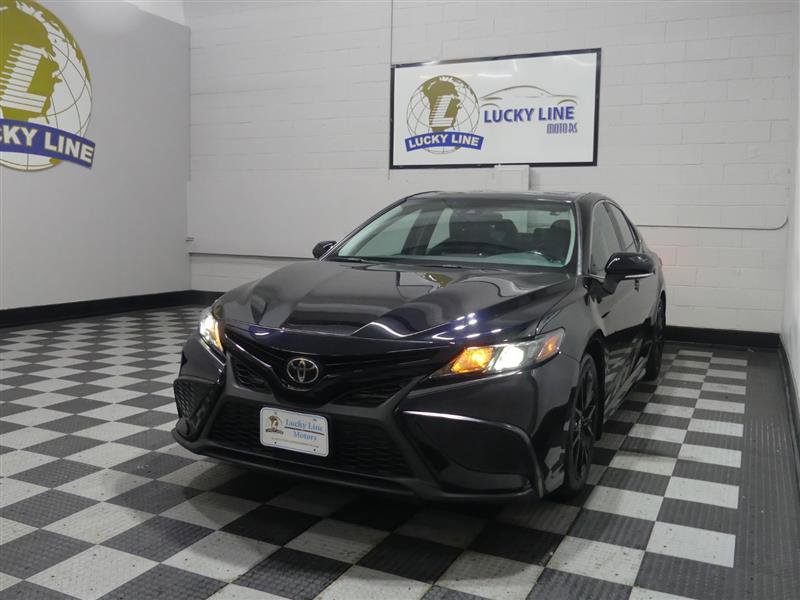 Used 2021 Toyota Camry SE w/ Cold Weather Package image 4
