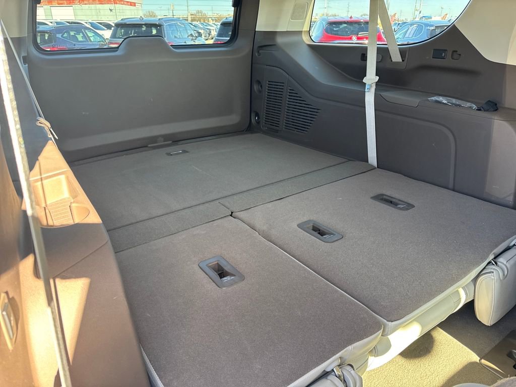 Used 2023 GMC Yukon XL Denali image 13