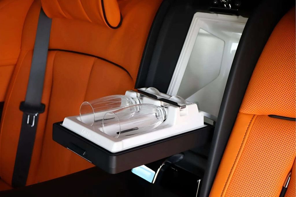 Used 2024 Rolls-Royce Phantom Sedan w/ The Phantom Package RWD image 16