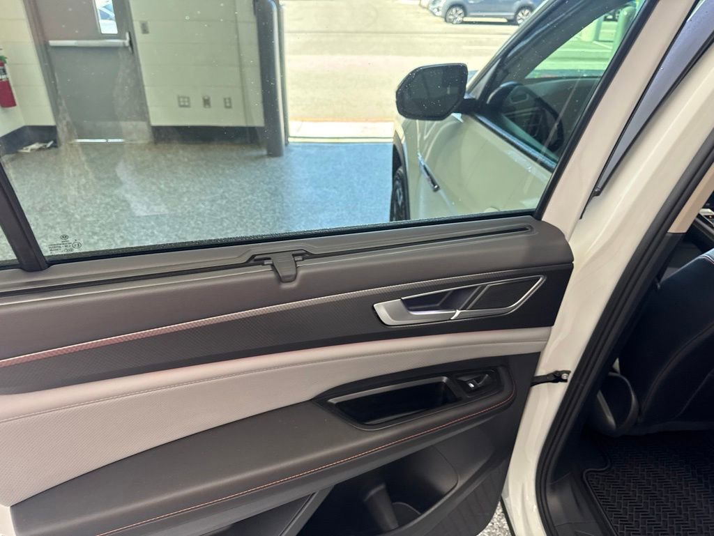 Certified 2025 Volkswagen Atlas Peak Edition SE AWD/4WD image 23