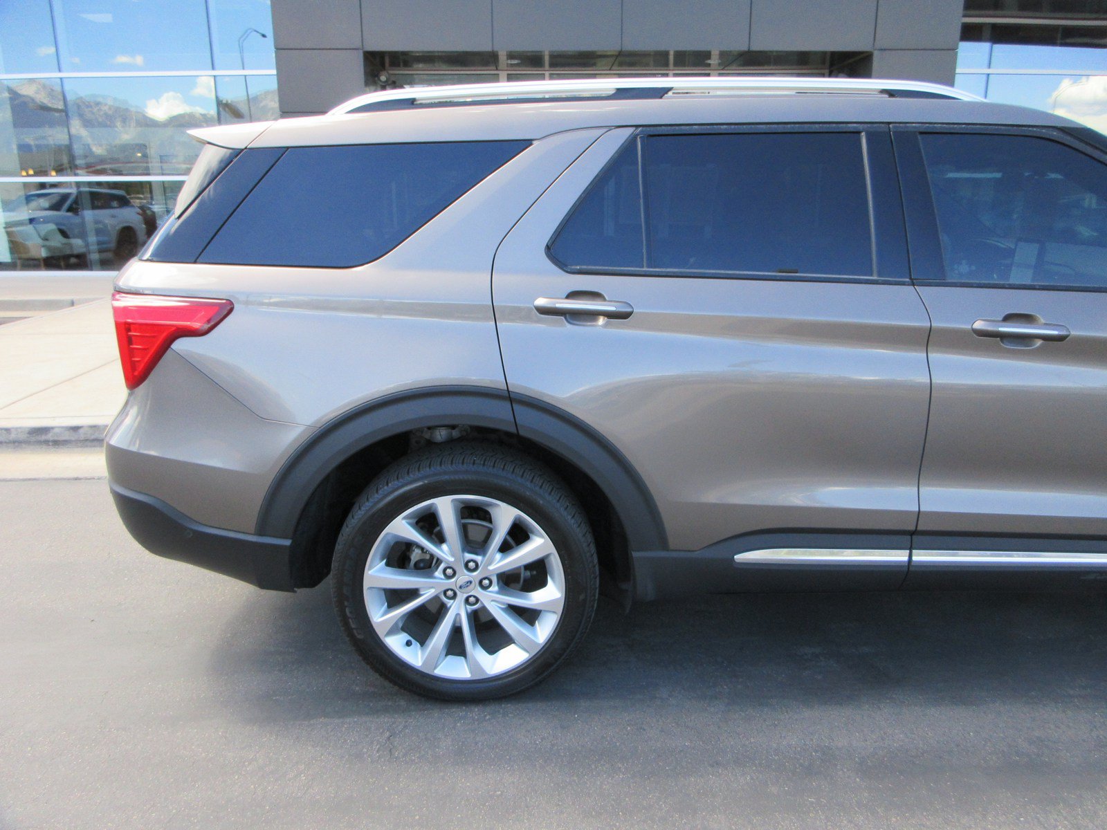 Used 2021 Ford Explorer Platinum w/ Equipment Group 601A AWD/4WD image 11