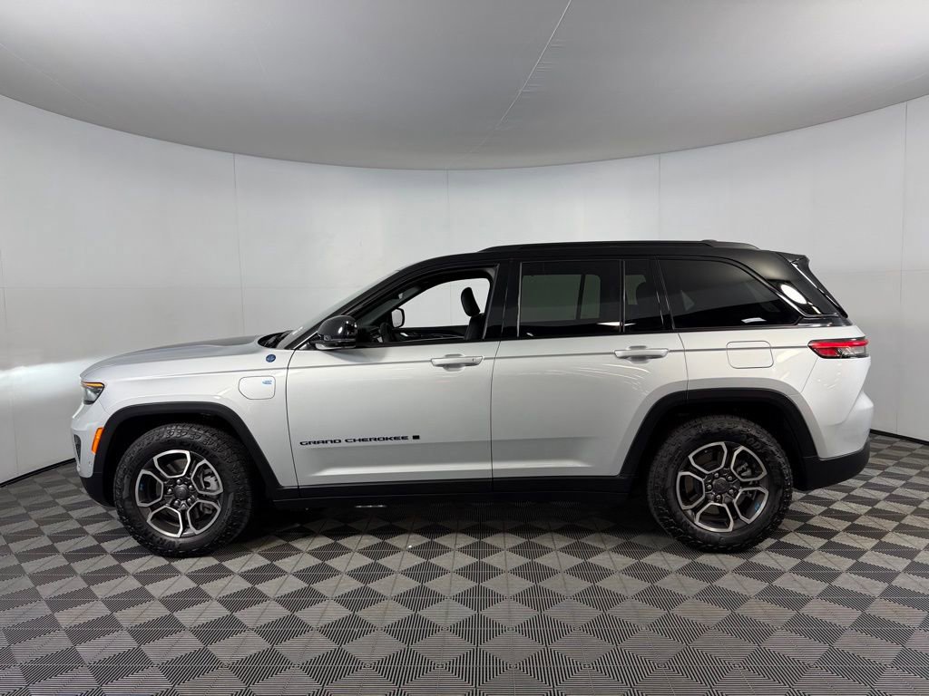 Used 2024 Jeep Grand Cherokee Trailhawk w/ Advanced Protech Group II image 10