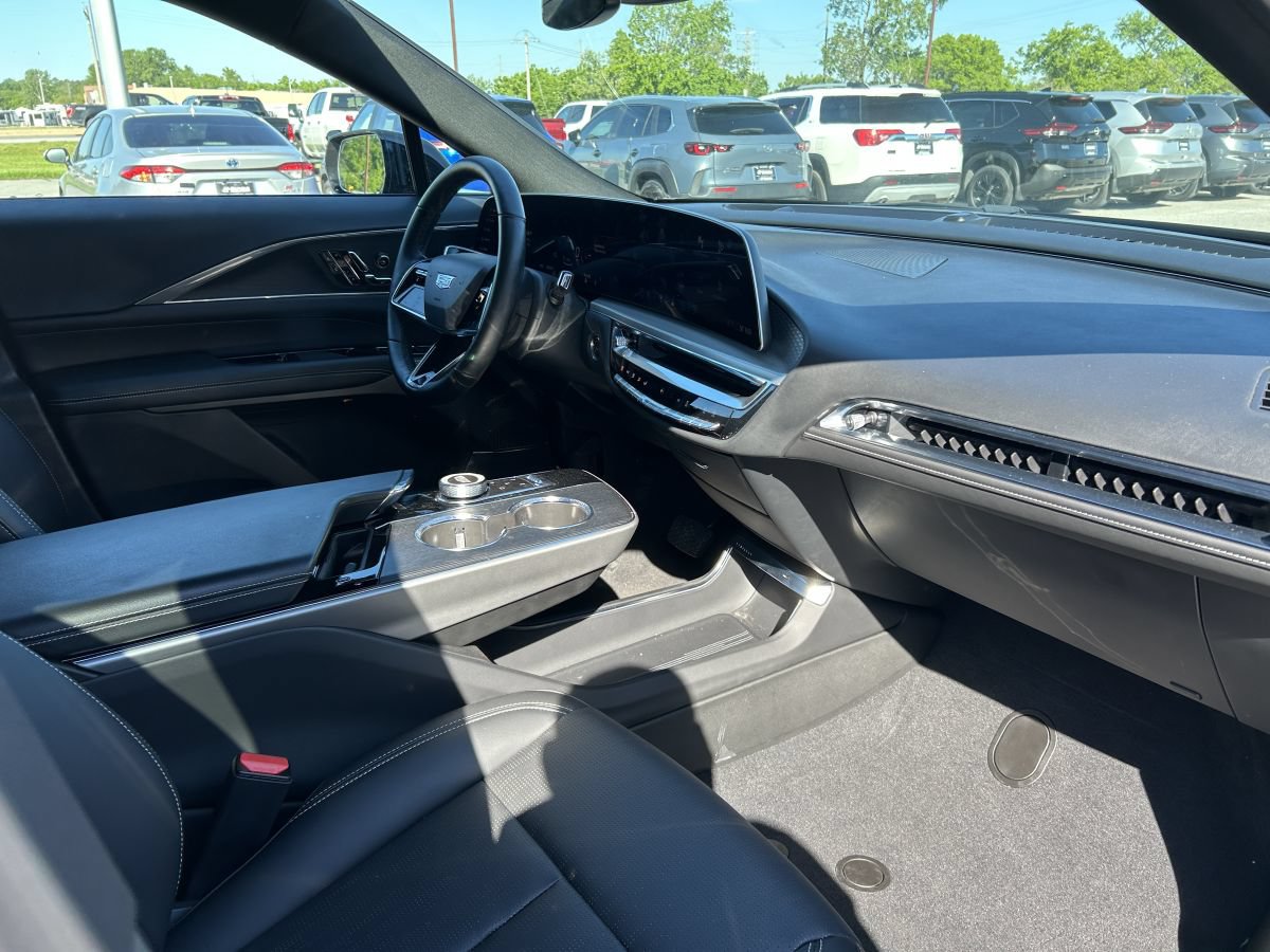 Used 2024 Cadillac Lyriq Sport AWD/4WD image 12