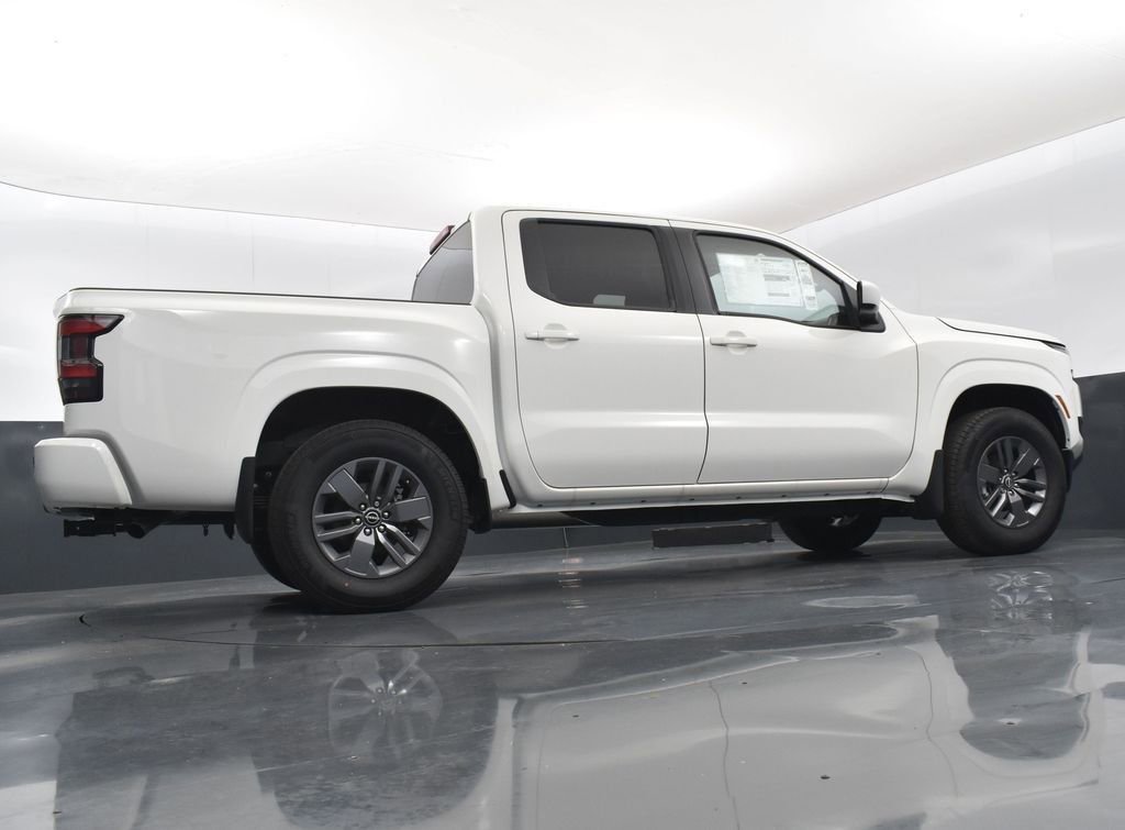 Used 2025 Nissan Frontier SV w/ Tow Package image 40