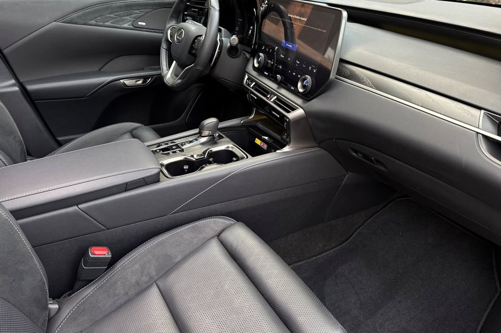Used 2025 Lexus RX 450h AWD w/ Convenience Package image 18