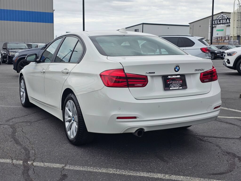 Used 2016 BMW 320i xDrive Sedan AWD/4WD image 3