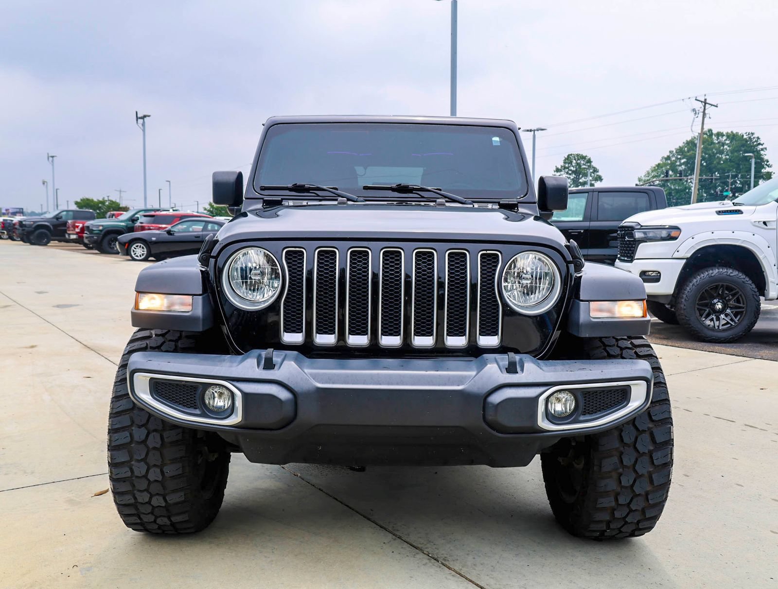 Used 2020 Jeep Wrangler Unlimited Sahara AWD/4WD image 4